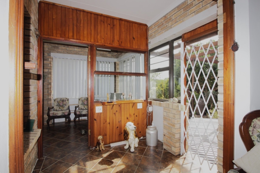 6 Bedroom Property for Sale in Paradise Beach Eastern Cape